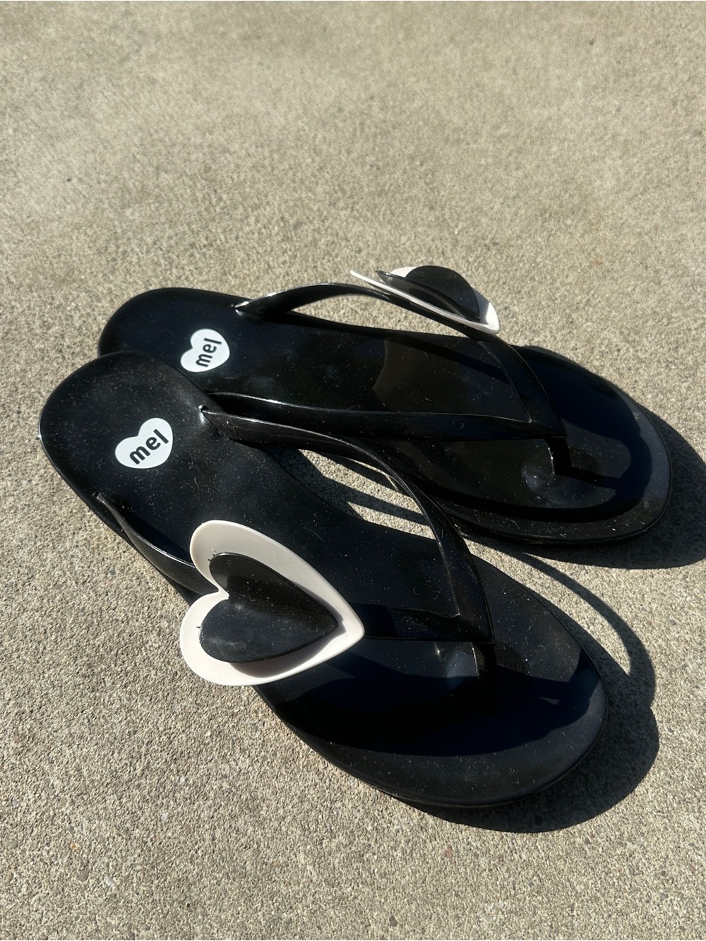 Mel Lilli Pilli Flip Flop Sandals with White Heart Accent size 5